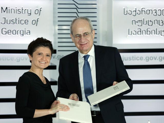 EMCDDA Director Wolfgang Götz and the Georgian Minister of Justice Tea Tsulukiani