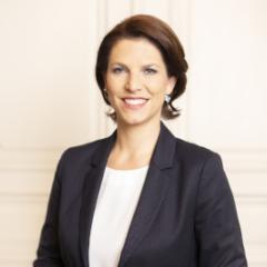 photo of karoline edtstadler